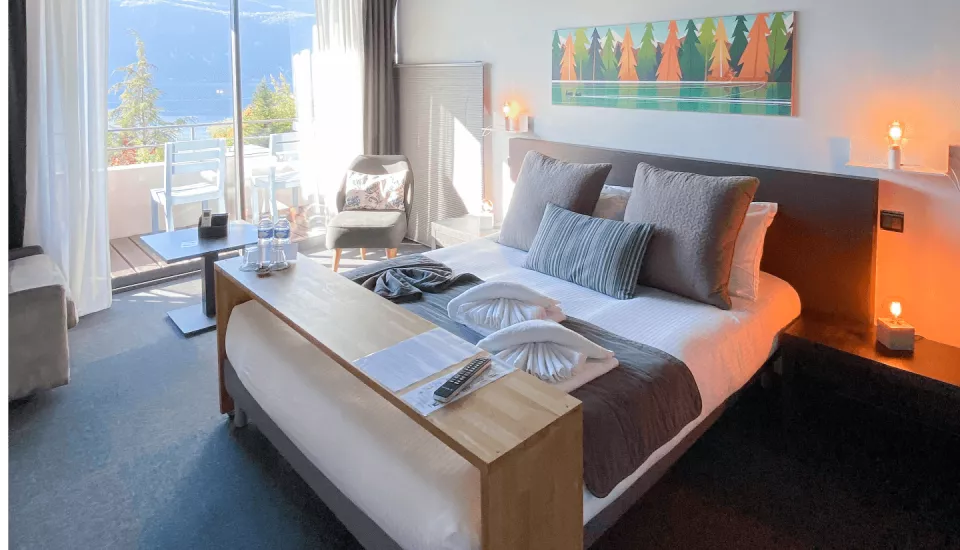 Photo de la chambre confort la Mont Blanc des Suites du Lac à Aix les Bains.