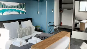 Photo de la chambre confort la Nivolet des Suites du Lac à Aix les Bains.